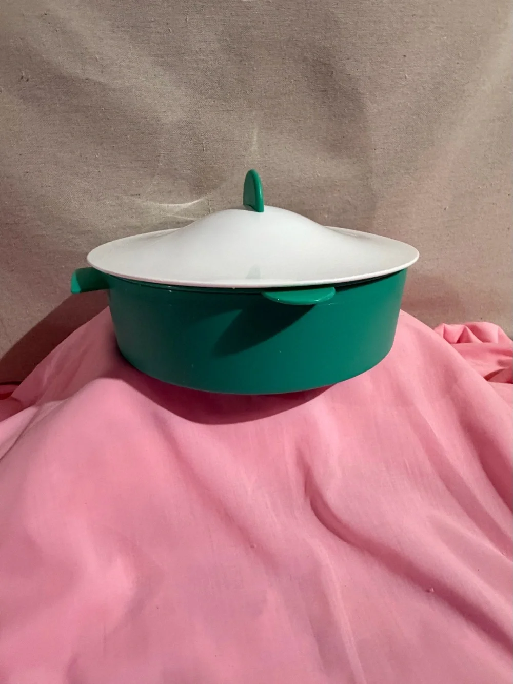 Tupperware Green and White Serving Bowl with Lid - Home Party Supplies